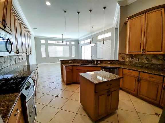 4th image of 310 NW Westover Ct