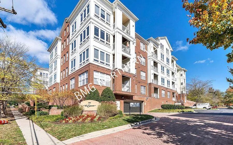 801 Greenbrier St #422