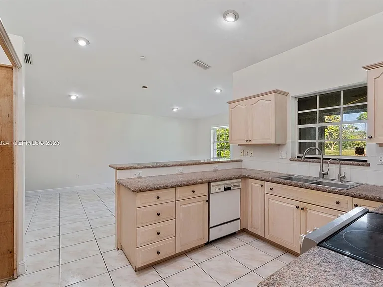 16035 SW 173rd Ave — Photo 24