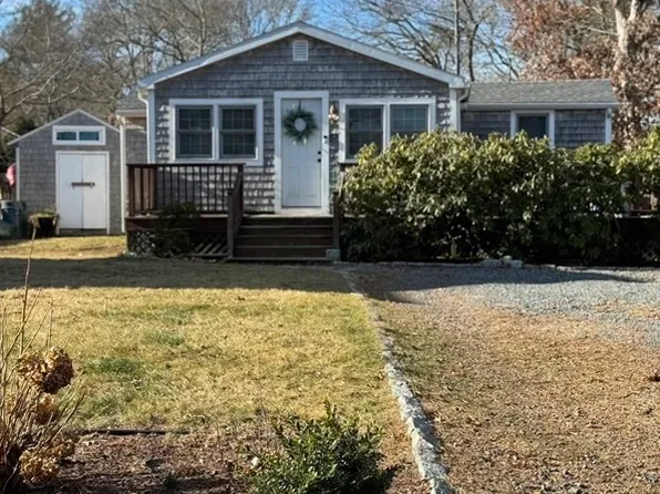 38 Agawam Lake Shore Dr, Wareham, MA 02571