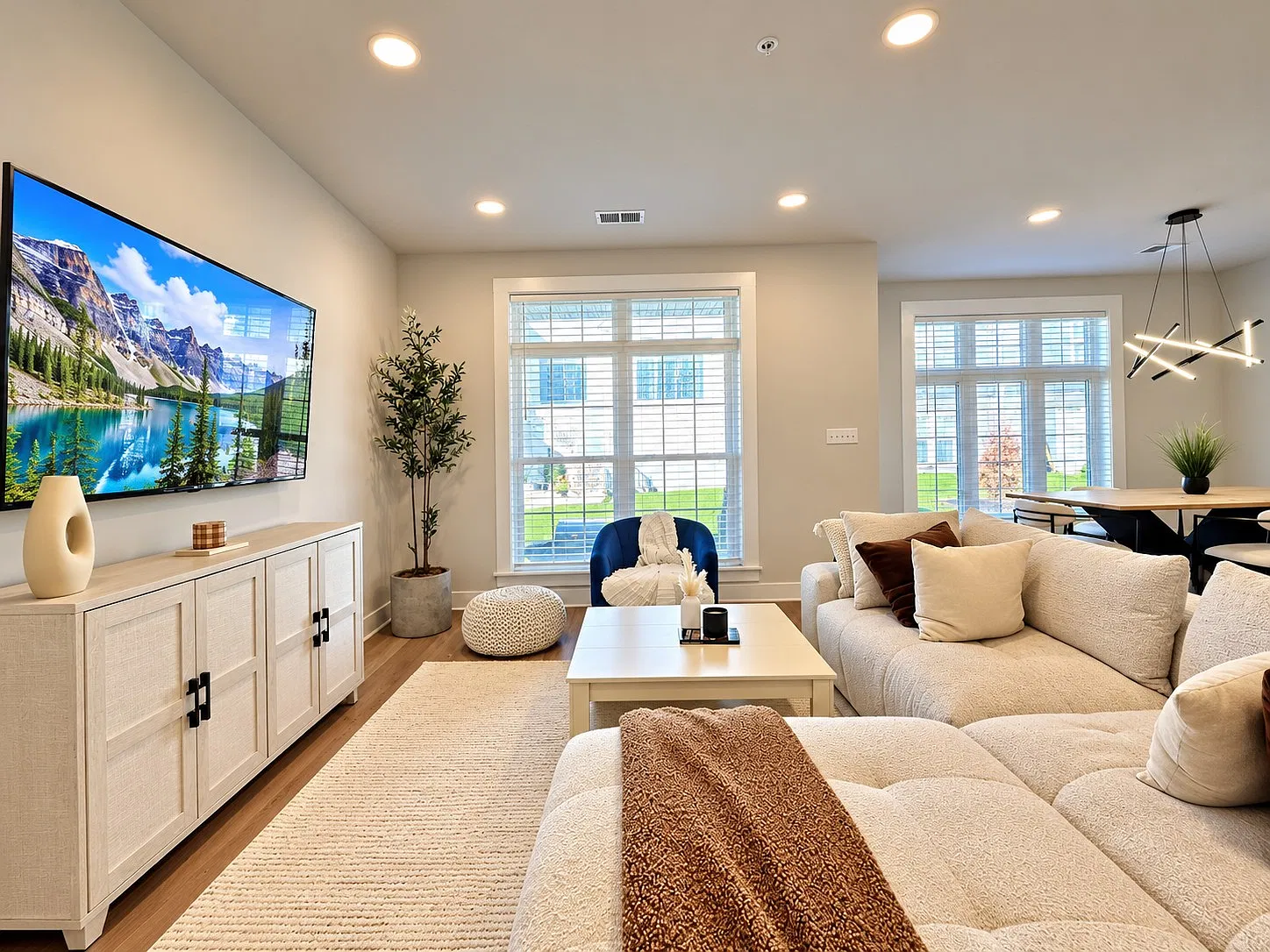 3 bed, 2.5 bath, 2220 sqft, $3,400 — Photo 3