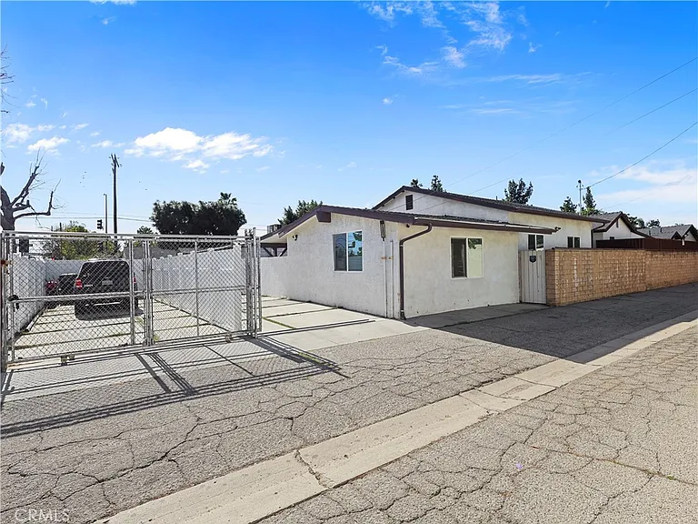 15803 Chatsworth St — Photo 3