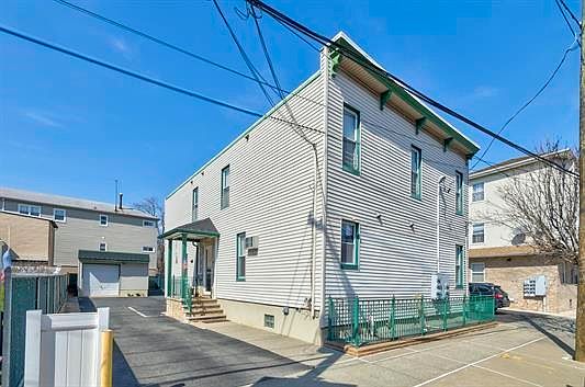 1st image of 11 Isabella Ave