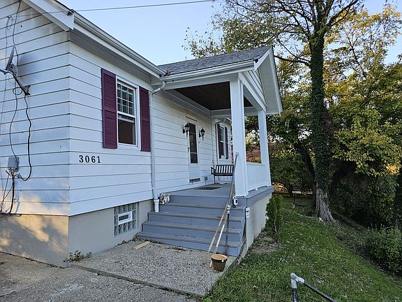 3rd image of 3061 Percy Ave
