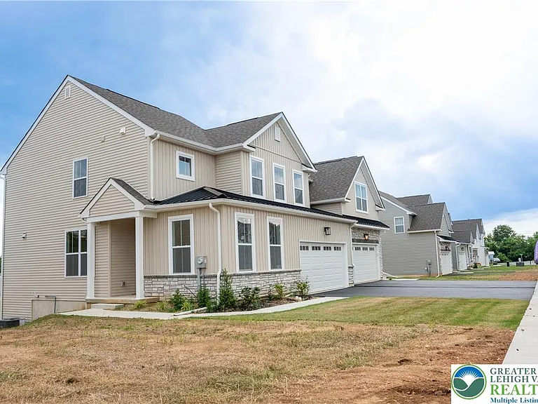 3740 Samantha Ln — Photo 8