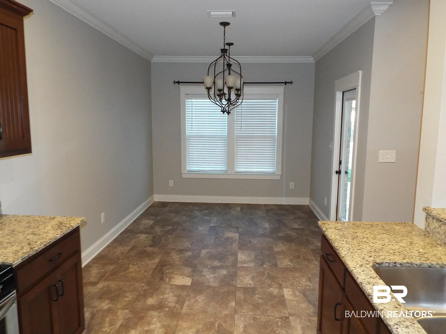3 bed, 2.0 bath, 1633 sqft, $2,200 — Photo 4