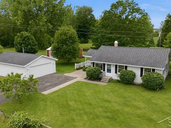 2138 S Smiths Crossing Rd, Freeland, MI 48623