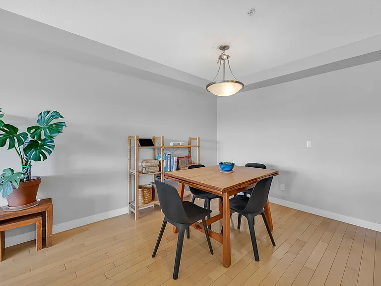 725 4th St NE #309 — Photo 7