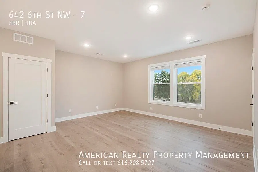 3 bed, 1050 sqft, $2,150 — Photo 2