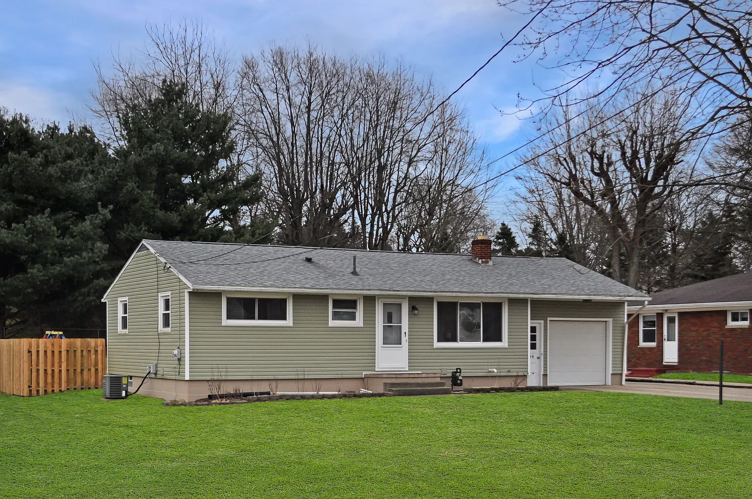 4644 Lindford Ave NE photo 1