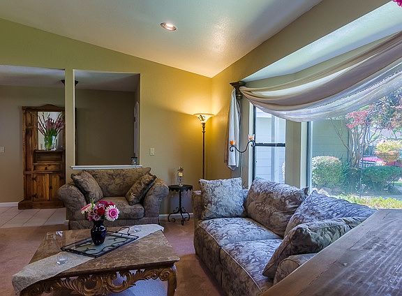 3rd image of 105 Blue Water Cir
