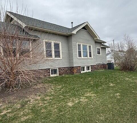 3rd image of 406 Amanda St