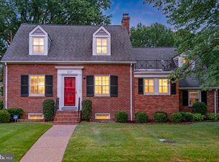 607 W View Ter, Alexandria, VA 22301