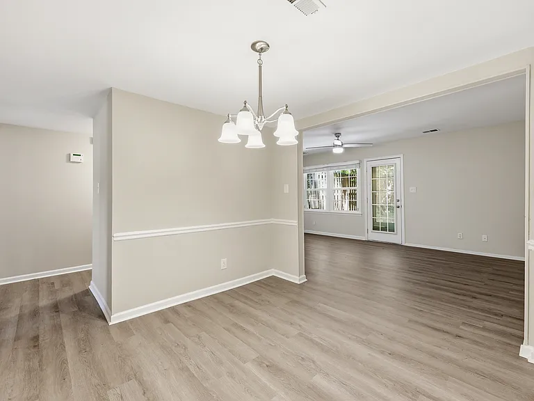 8001 Regent Park Ln — Photo 3
