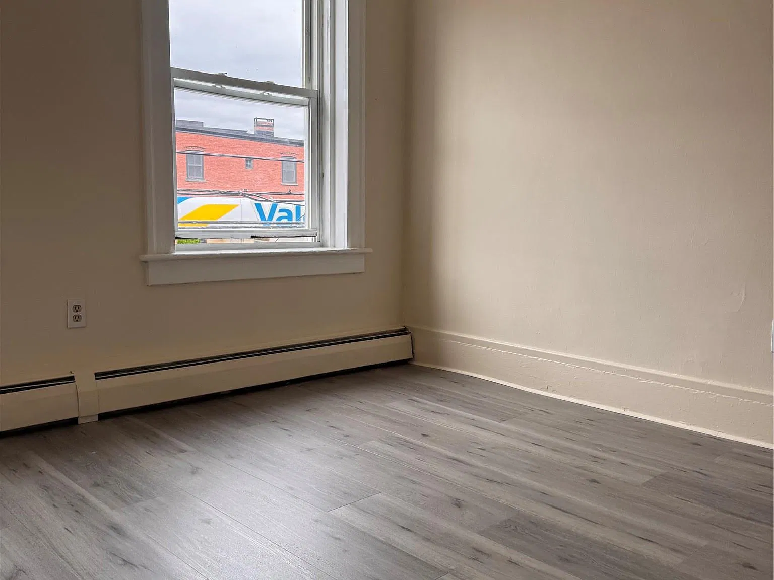 2 bed, 1.0 bath, 950 sqft, $2,300 — Photo 3