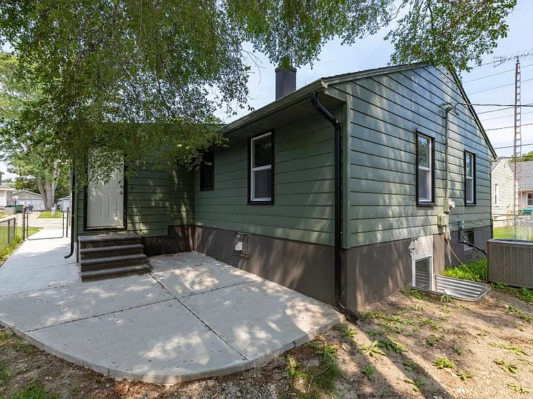 2510 Normandy Dr — Photo 4
