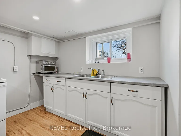 76 Chestnut St #2 — Photo 8