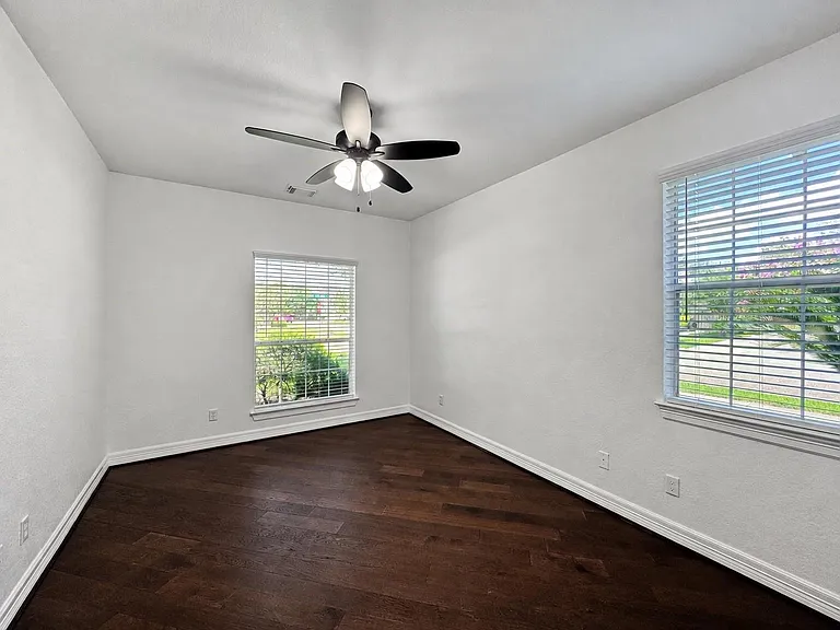 3301 Elm Creek Dr — Photo 5