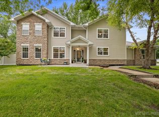 212 West St, Geneva, IL 60134