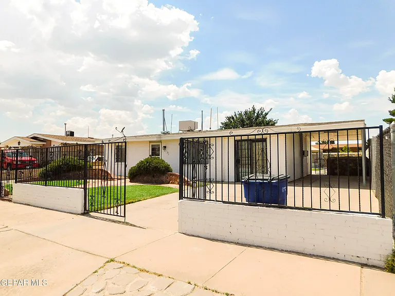 1013 Le Barron Rd — Photo 5