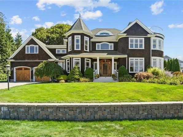 74 Bayberry Rd, Narragansett, RI 02882