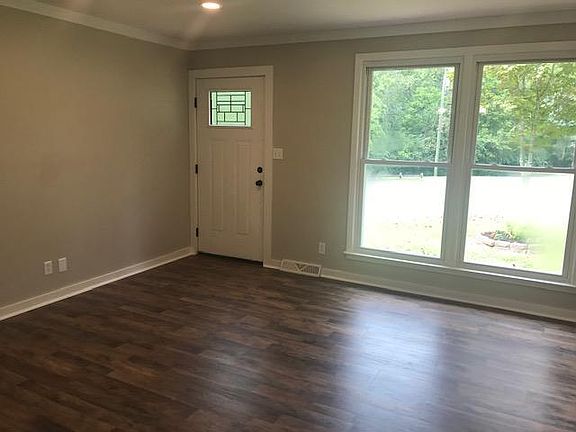 3rd image of 406 Corinne Cir