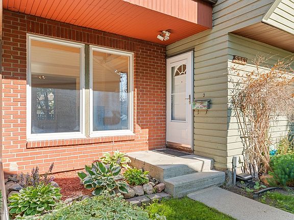3rd image of 5367 Hill View Cres NW