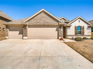 318 Acadia Ln, Forney, TX 75126