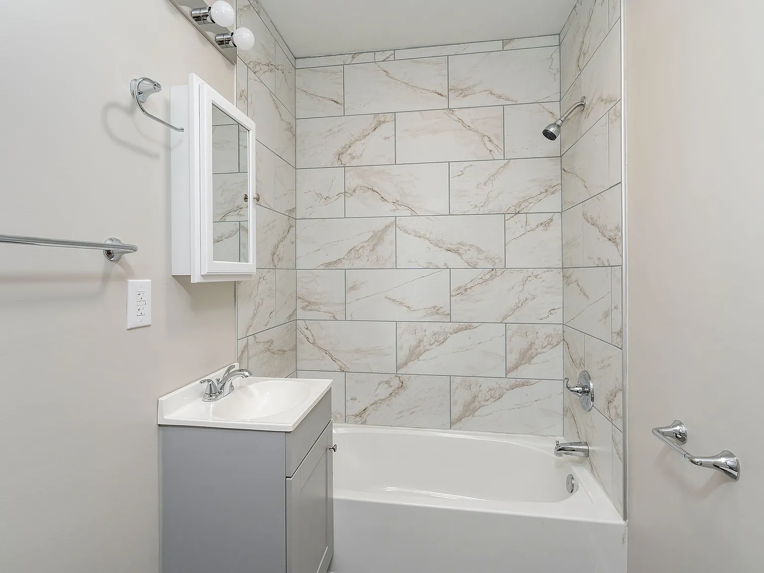2 bed, 775 sqft, $1,345 — Photo 4