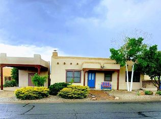 1385 Benny Ln, Taos, NM 87571