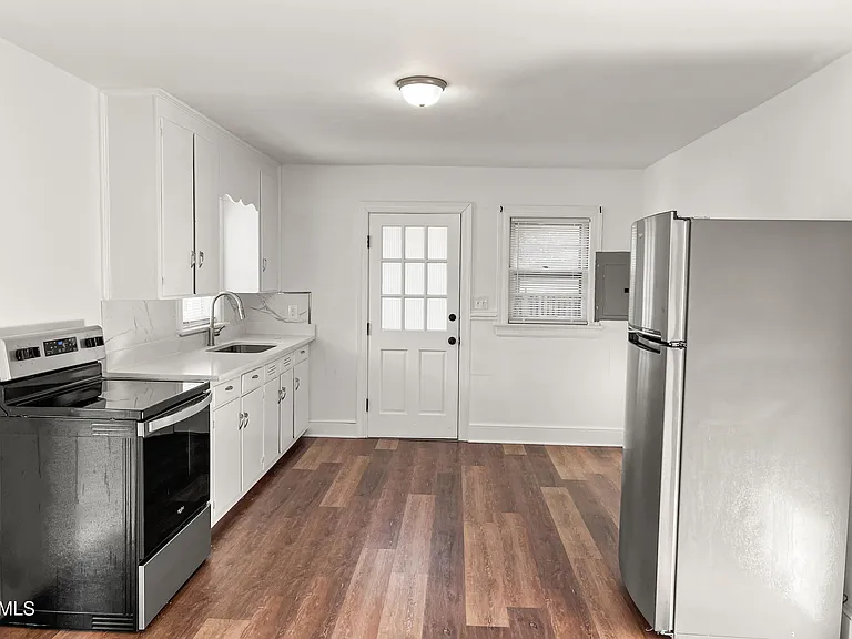 1800 Rosewood Ave — Photo 5