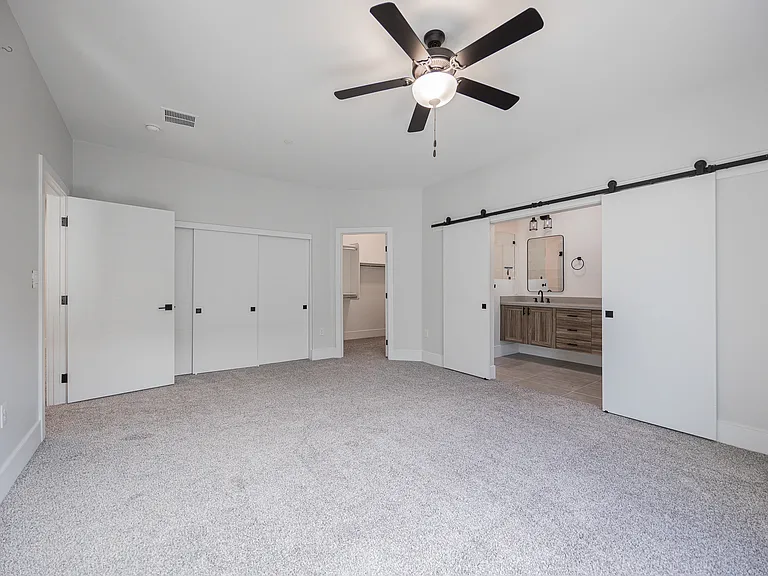 142 E Hearne Way — Photo 16
