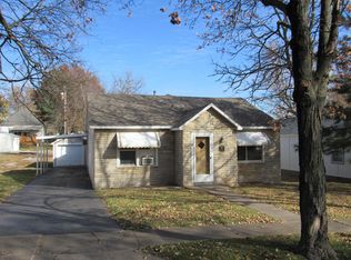 303 6th St, Monett, MO 65708