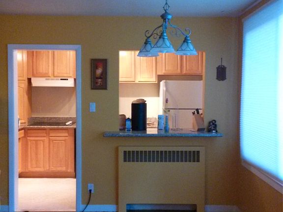 Breakfast Bar & Kitchen