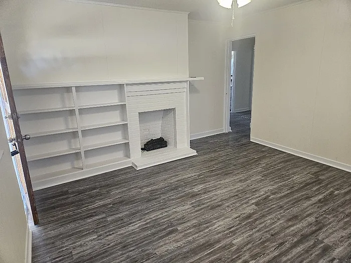 913 Old Edgefield Rd — Photo 2