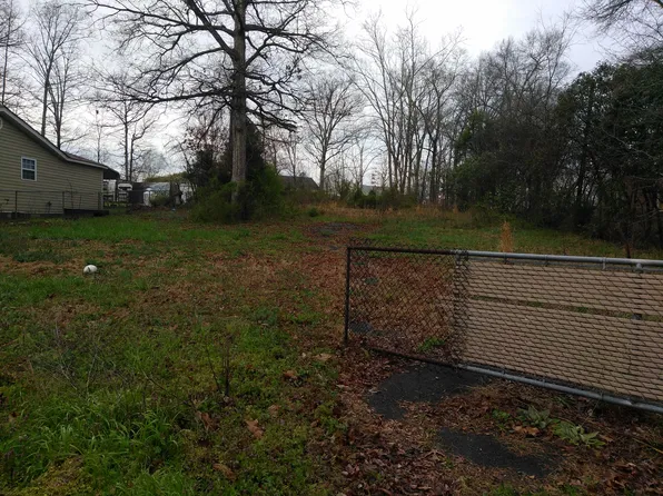 363 Lanier Ave, Mount Holly, NC 28120