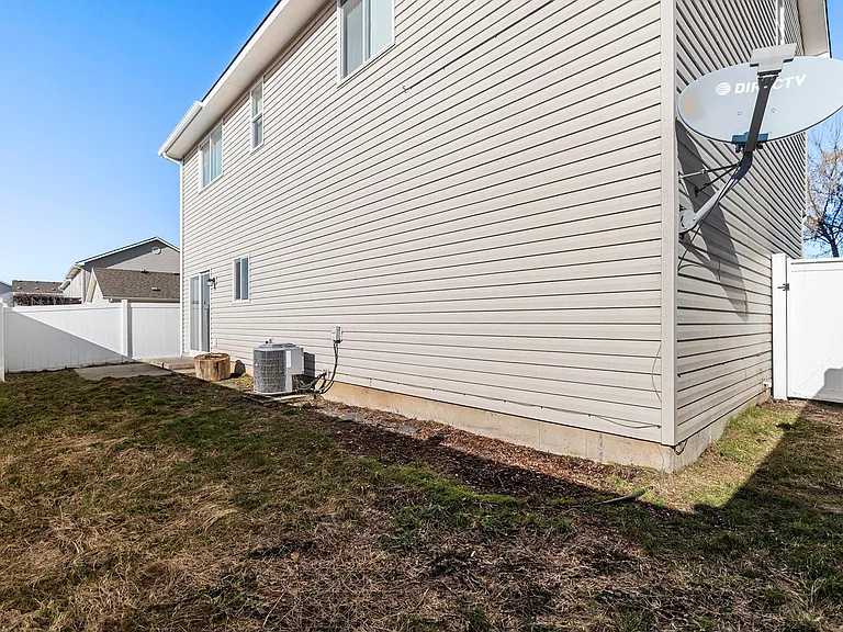 7761 Wyeth Ct — Photo 35