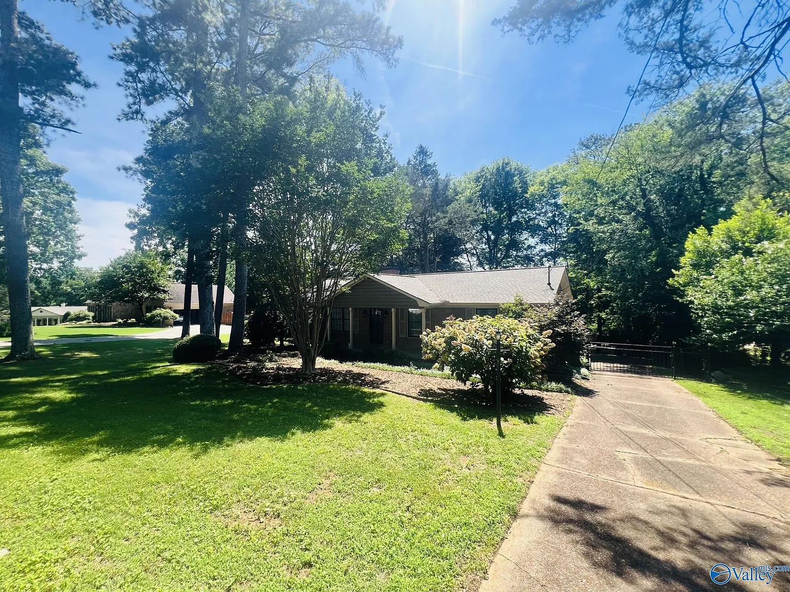 3 bed, 2.0 bath, 2000 sqft, $2,295 — Photo 4