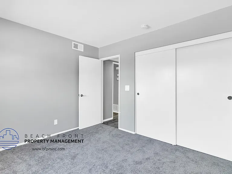 250 E Acacia St — Photo 17