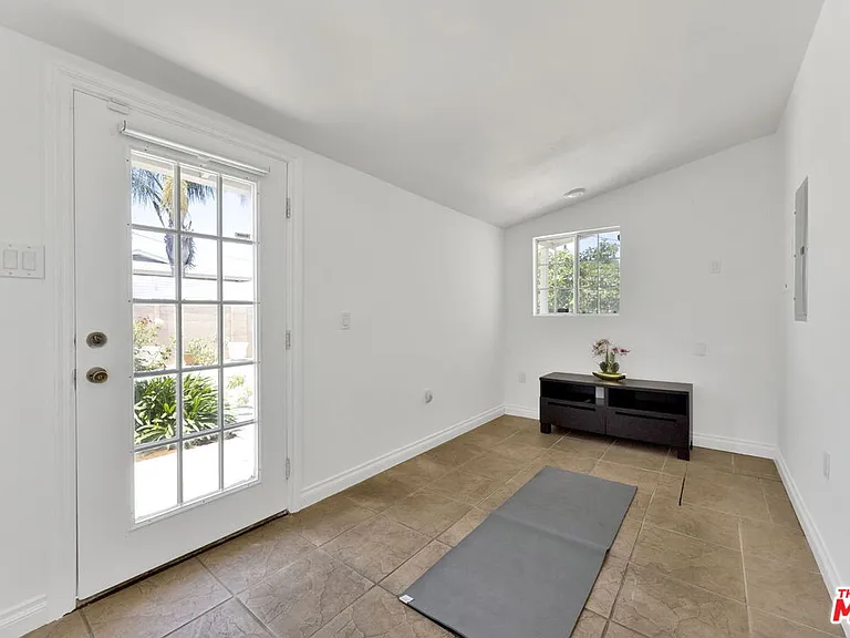 10109 Gloria Ave — Photo 21