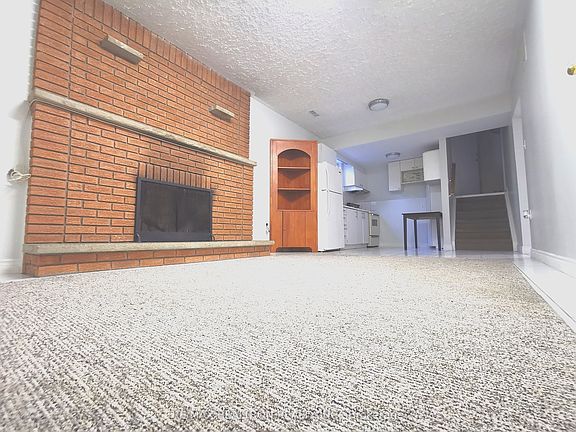 2nd image of 928 Knollwood Ct