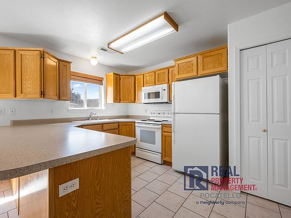 4th image of 4330 Henderson Ln