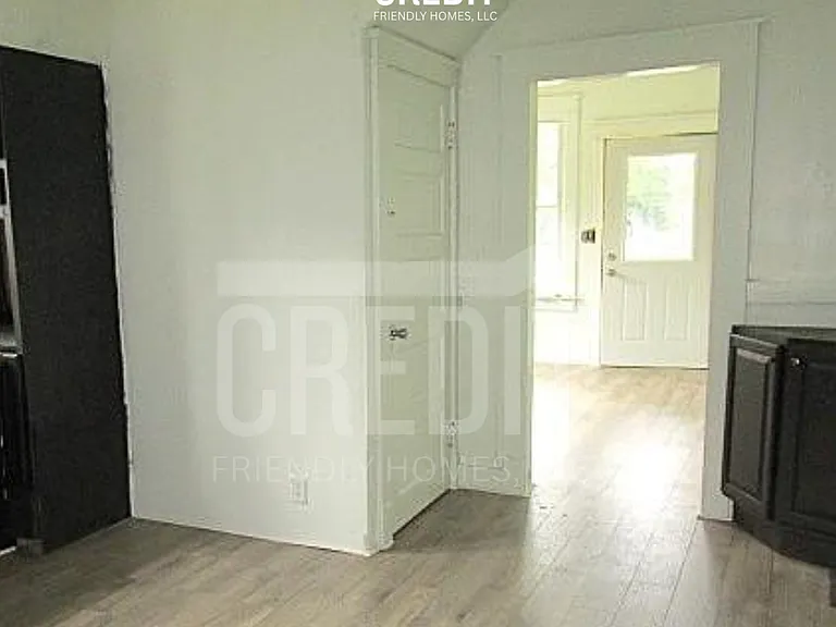 3001 W Seibold St — Photo 6