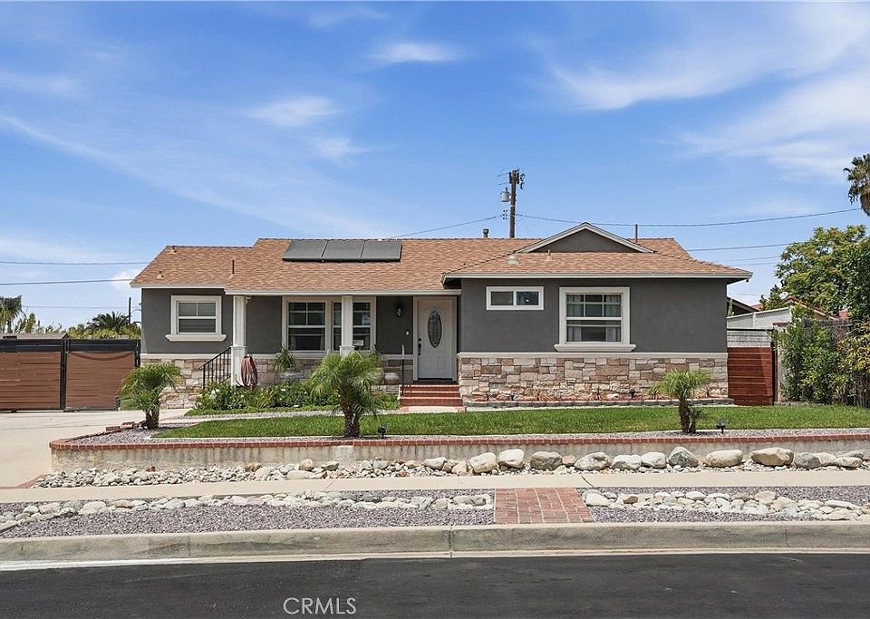 1st image of 8596 Comet St