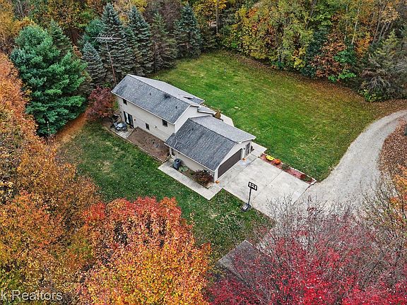 4th image of 2525 E Deckerville Rd