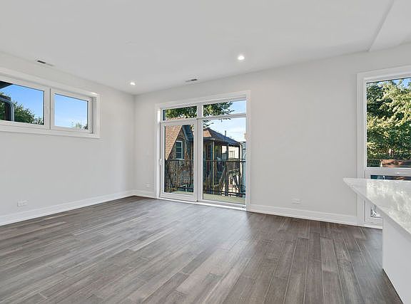 4th image of 1328 W Carmen Ave #2N