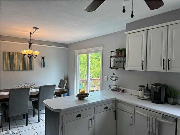 5th image of 37 Oak Acres Cir