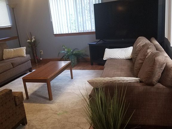 3rd image of 463 Maplewood Ave