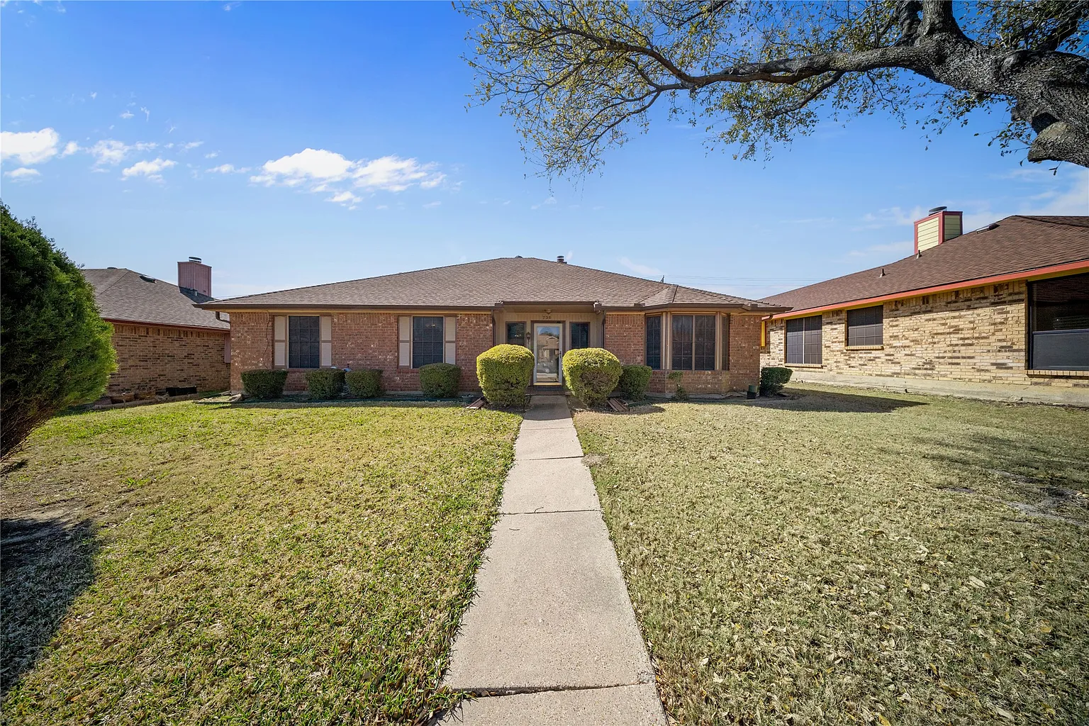 736 Whitewing Dr photo 1