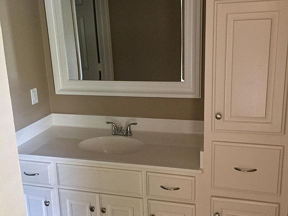 5th image of 4708 Edinburgh Dr